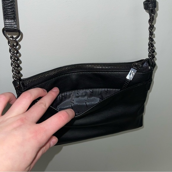 Simply Vera Wang Loren Crossbody Bag Black Faux Leather Adjustable Strap  Zipper - Picture 8 of 13